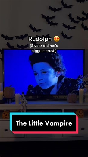 The Little Vampire walked so Twilight could run 🧛🏻‍♂️ #spookyseason #thelittlevampire #rolloweeks #jonathanlipnicki #halloweenmovies #2000sthrowback #2000smovies #halloweenaesthetic