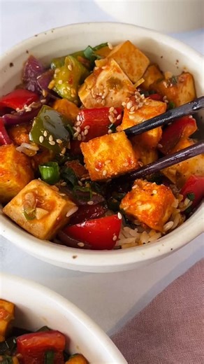 This isn’t just a swap; it’s an upgrade. 🥢✨ Comment “TOFU” and I’ll DM you the recipe to try this week! I’ve created a healthier version of the classic Indo-Chinese favorite that’s absolutely loaded with colorful veggies for that much-needed fiber. It’s crispy, saucy, and perfectly balanced. For my fellow Indians who live for Paneer Chilli, I’m challenging you to try this Chilli Tofu for a change. I know we are loyal to our paneer, but tofu is a protein powerhouse that absorbs these bold, tangy