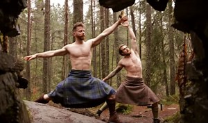 Two handsome men in kilt doing yoga is all you need to see to have a great weekend (NSFW)
