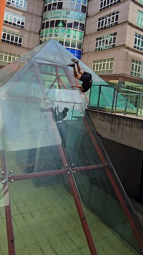 Trusting a glass pyramid 🇲🇾 #parkour #freerunning | Oliver Nordin