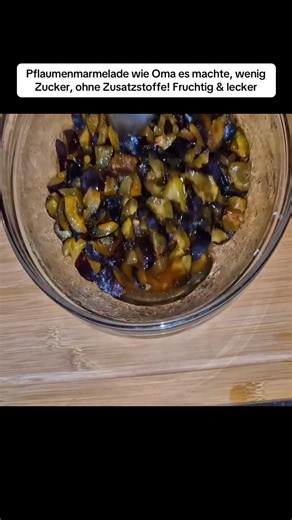 Pflaumenmarmelade wie Oma: Rezept mit wenig Zucker (ohne Zusätze)