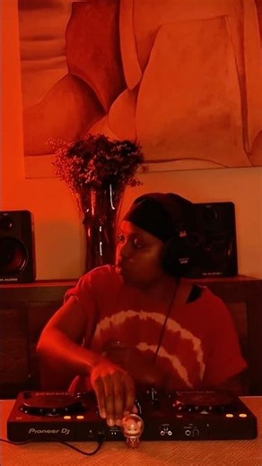 She Flow 006 is live 🌙✨ Kehlani → KWN blend starting off the playlist✨