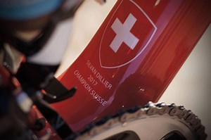 a few details of my new factor O2 🇨🇭 swiss champion edition. how do you like it? Ein paar Details von meinem neuen Factor O2 🇨🇭 Schweizermeister Design. Gefällt es dir? Factor Bikes / CeramicSpeed / SRM Training System Equipe cycliste AG2R LA MONDIALE Mavic / Continental / Black Inc / fi'zi:k © Veit Hammer | Silvan Dillier