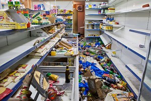 Woman Silently Trashes Entire Convenience Store, Then Calmly Gets in Line to Buy Pringles