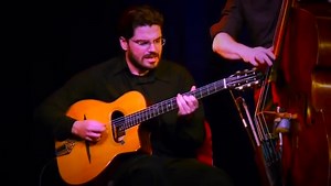 Hey Joe (cover) Joscho Stephan 64.4K subscribers 🔴Free Gypsy Guitar Lesson? https://www.gypsyguitaracademy.com/fr...​ ►HEY JOE GUITAR LESSON: https://www.gypsyguitaracademy.com/le...​ Guitar: Joscho Stephan Rhythmguitar: Günther Stephan Bass: Volker Kamp Follow us here ►Facebook: https://www.facebook.com/gypsyguitara...​ ►Instagram: http://www.instagram.com/gypsyguitara...​ ►Get Lessons: https://www.gypsyguitaracademy.com | DIY Cigar Box Guitars