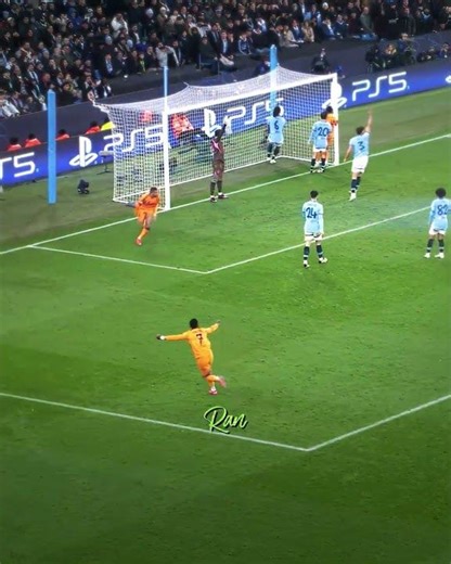 Mbappé’s Signature Hand Trick 🤯