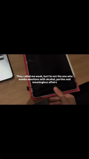 𝗠𝗘𝗥𝗬𝗘𝗠 𝗘𝗟𝗔𝗧𝗠𝗔𝗡𝗜 𝗠𝗔𝗥𝗜𝗖𝗛𝗔𝗟 🎀 on Instagram: "YOUR BRAIN ISN’T A STORAGE ROOM, IT’S A FACTORY. 🧠🦾 The 99% waste their energy trying to hand-write every single word. They lose focus, they lose the thread, and they stay mediocre. I don’t play that game. In this world, information is ammunition. If you don’t capture it with precision, you’re just firing blanks. That’s why I use CollaNote’s transcription. While the rest are exhausting themselves writing, I’m analyzing, connectin