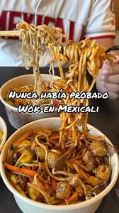 Comida diferente en #mexicali Llegamos a the wok house en la plaza justo sierra Usan el sartén #wok algo clásico de la comida china para saltear alimentos Empezamos con un poke de arroz con atún y pollo muy sabroso Los wok me gustaron por la variedad de salsas y tallarines el de ramen es más delgado y el noodle especial picosito Cuéntame cuál se te antoja más etiqueta quien te va a llevar y mándale esto pa dejarloantojado #dondeir #quehacer #quecomer #mxl #mxli #mexicalibajacalifornia #mexicalif