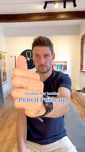 Pencil push-up. Her i let modereret form, kan være en hjælp når din krop har svært ved at bøje. Svært ved at bøje lænden, eller hoften, eller.. Øvelsen er ret simpel. Følg din tommelfinger med øjnene, før fingeren inde mod punktet imellem dine øjne, så langt du kan, uden at du ser dobbelt. Luk så øjnene imens du strækker armen, og gentag fra toppen. Prøv med 5-10 gentagelser, test ryggen eller hoften før & efter. Bedre bagefter? Så var der en ny øvelse til dig. Værre bagefter? Glem den igen. God