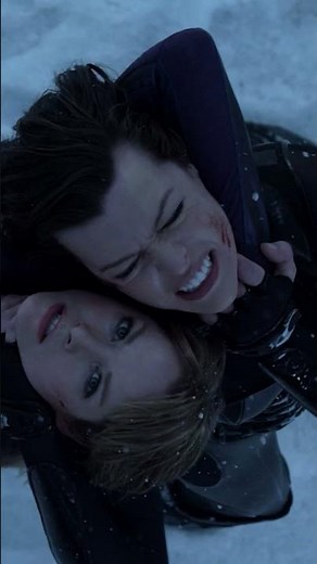 jill vs. alice in a deadly showdown #residentevilretribution #residentevil