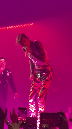 MGK AND YUNGBLUD!!!!! #mgk #machinegunkelly #mainstreamsellout #yungblud #wembley