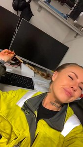 Women can and do work on offshore oil rigs across a range of roles — and the industry is becoming more inclusive every year. Here’s what to know: • Jobs available: Medic, chef, safety officer, engineer, geologist, roustabout, crane operator, rope access tech, electrician, and more. • Pay: Equal pay for equal roles — many women earn $120,000 to $200,000 AUD per year depending on the position. • Roster: Common swings are 2:2, 3:3, or 4:4. Travel and food/accommodation are provided. • Living: Women