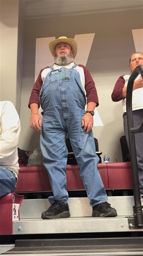 Mighty Mighty Mighty Appleknocker, I said Mighty Mighty Mighty Appleknockers! Appleknocker pride, get some. Meet Mitch Alsip the Appleknocker man! | Southern Illinois Sports with Chris Dexter