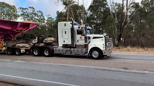 Oversized Heavy Haulage in Australia - Kenworth Big Rig