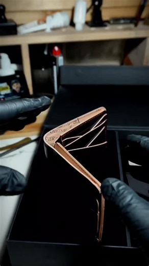 Old but gold #serqetleather #novcanik #luxury #gold #goldwallet | Serqet Leather