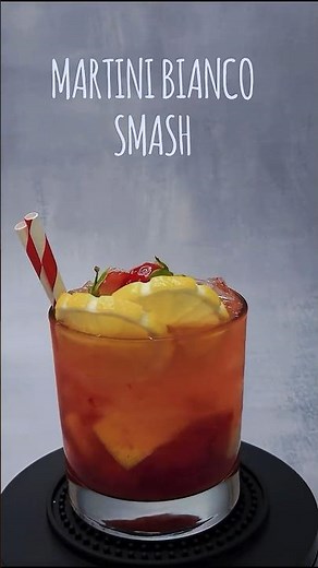🍹MARTINI BIANCO SMASH🍹 #cocktail #recipe #drink #cocktailrecipe #drinkrecipes #mixology #martini