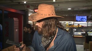 38K views · 4.7K reactions | Can ieri sera. Ha detto che si è vestito da cowboy, stile Clint Eastwood, perché al Lucca c'era la festa di Halloween. Scherzando ha poi detto che se c'è qualche domanda alla quale non gli piacerà rispondere è pronto a sparare. E che voleva venire a cavallo e lasciarlo al parcheggiatore, ma poi gli sarebbe costato un po’ caro. | Can Yaman Love | Facebook