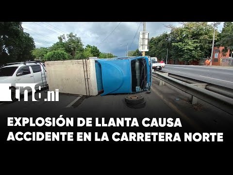 Tire explosion causes truck to overturn on the Northern Highway of Managua