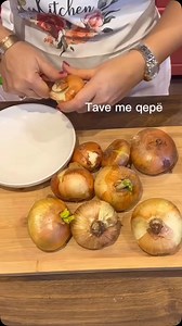 77K views · 1.5K reactions | Tavë me qep, për lezet暈 #telinda #foodie #cooking #recipe #foodlover #chef #cookingvideo #easyrecipes #healthyrecipes #dinnerideas #foodstagram #receta #recetashqip @ushqimidheshendetimelinden @perla_telinda @delish_telinda @osterialinda | Te Linda | Facebook