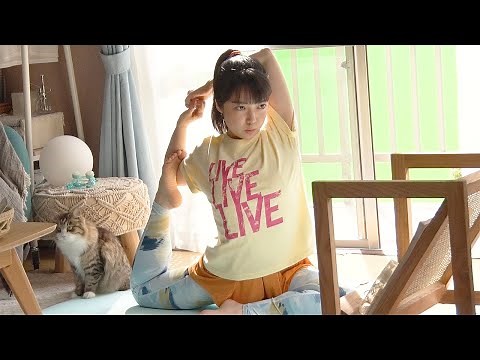 Mone Kamishiraishi shows off beautiful yoga poses in the new commercial for "Suntory Draft Beer" ...