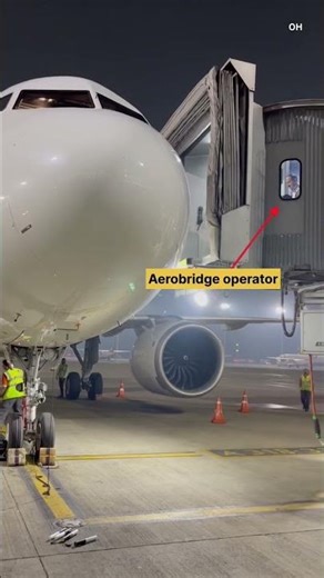 Aerobridge to aircraft✈️ #jetty #Aerobridge #aviation