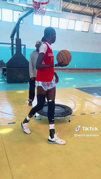 #proprioception avec ballon … chaque jour un peu mieux #equilibre #fyp #pourtoii #basketball #insight