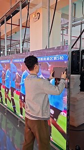 The installation of EA169F3 indoor LED screen module is as easy as putting together a puzzle. ✅EA169F3 indoor small-pitch LED screen provides front-mounted installation, can be placed on the wall, and is easy and fast to maintain. The hot-swappable front LED module, combined with the electric vacuum clamp, can be replaced by ordinary people. ✅The LED module data and power input are designed to be plug-and-play, eliminating the need for additional DC power cords and cables, making installation ea