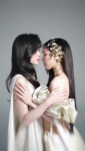 Perfeitas: A Singular Perspective on GL Thai Series