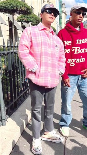 지드래곤의 핑크 데일리룩 패션 분석