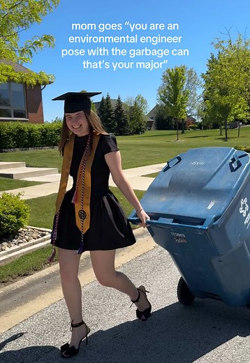 She isn’t wrong we fieldtripped at the landfill it’s just so funny #environmentalengineer #environmentalengineering #engineer #environmentalscience #gradphotos
