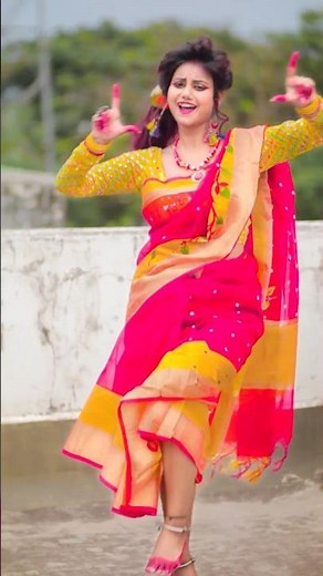 Gulabi Sadi Song | Gulabi Sadi Ani Lali Lal Lal Marathi Song Dance #gulabisadi #ubirungia