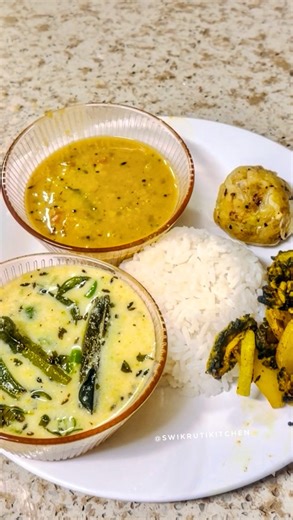 Swikruti's Kitchen 🇮🇳🇨🇦🇺🇸 on Instagram: "In Frame - 🌸🌸Odia Veg Thali 🌸🌸 Rice Dal Dahi Bhindi Aloo Chokha Karela Aloo Fry #odiathali #vegthali #vegplate #foodlover #foodblogger #odiafoodblogger #foodie #foodphotography #homecookedmeal #swikrutikitchen"