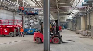 L’usine ACC de Douvrin sort de terre et avance à grands pas. À 6 mois de la fin des travaux de la 1ère Gigafactory française, visite d’un chantier colossal ! La Région Hauts-de-France, pionnière en matière de batteries, investit dans l’industrie de l’avenir et pour les emplois du territoire ! | Xavier Bertrand