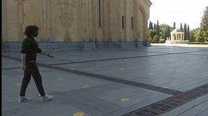 Rachuli Dance Tbilisi_Девочка красиво танцует с парнем Рачули на улицах Тбилиси | mus.ge