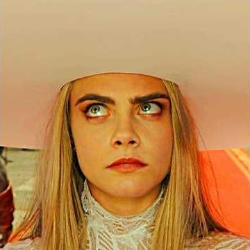 👽⟪Valerian.and.the.City.of.a.Thousand.Planets.2017⟫Is this alien going to eat her brain.#edit #movie