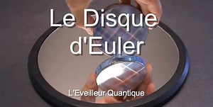 Le Disque d'Euler : à regarder jusqu'au bout... Inventé par Joseph Bendik, diplômé de l'université de Californie à Berkeley qui a travaillé à Hughes Aircraft,le disque d'Euler est ainsi nommé en hommage à Leonhard Euler (1707 - 1783). En effet, la description du mouvement de ce jouet scientifique s'appuie sur les équations d'Euler. Il s'agit en fait d'un perfectionnement de la mise en rotation d'une pièce de monnaie. Le poids, le diamètre et la géométrie du bord du disque, conduisent à une forte