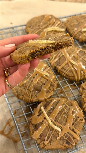 D A P H N E O Z on Instagram: "I don’t think I ever want gingerbread without coffee again (thank you @scientifically.sweet for the inspiration!!) — the most immaculate flavor pairing of sweet, heady spice with dark, earthy, richness, blended into a chewy cookie with crisp edges, topped with the easiest, elegant drizzle of a brown butter glaze flecked with more coffee. A sliver of candied ginger on top so everyone knows what’s up. Perfect for transporting and gifting and celebrating of all kinds