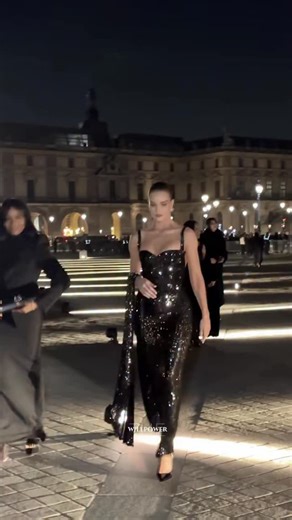 Real Strength Begins at Home. ❤️ In a world where celebrity relationships often fade fast, Jason Statham and Rosie Huntington-Whiteley prove that true love only grows stronger with time. From red carpet glitz to quiet family moments, their bond is built on trust, humor, and unwavering support. Behind the action star’s tough exterior is a man devoted to his family — and Rosie’s elegance perfectly balances his intensity. Together, they show that love isn’t about perfection; it’s about partnership,