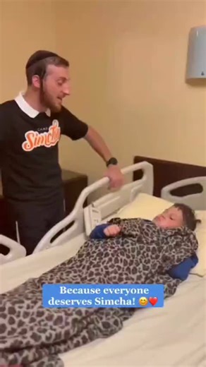 Shulem Lemmer making a special appearance in Camp Simcha to spread joy with his beautiful voice and spirit 🤩🎵 #simchaspot | Simcha Spot
