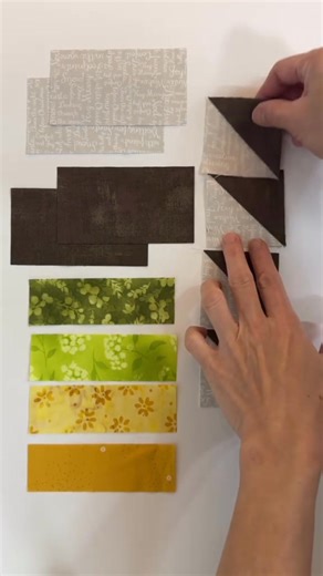 Today's block is Thread Spoon, and finishes at 8 "square. It's easy and beginner-friendly, and it uses the B01, B02, and B03 fundamental techniques. Remember to press your seams for accuracy, and you'll get those beautiful points to match perfectly." "Quick Reminder: Please review the B01, B02, and B03 sewing methods before you begin piecing! Star I: Success size at 8x 8 inches It is easy to make, suitable for beginners and uses basic techniques B01, B02, and B03. Importantly, iron the seams smo