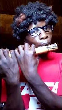 Mukoya Aywah mpuliza nzumari/ zumari.