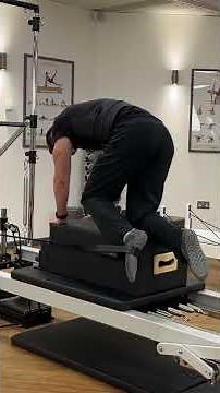 Pilates Reformer, Feet Pulling Straps, Cat Cow #posturepilates #mobility #tutorial