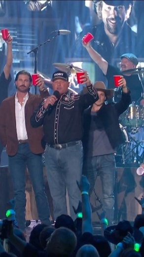 Raising a red solo cup with @rogerclemens in honor of @tobykeith tonight ❤️ #CMTAwards | CMT