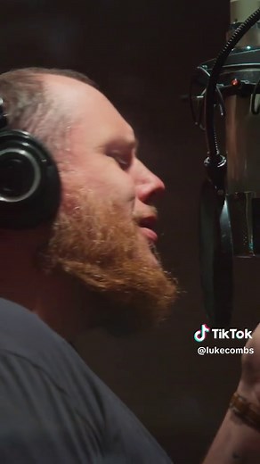 Luke Combs - Soon As I Get Home Lyrics