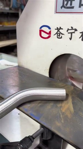 Elbow polishing machine
