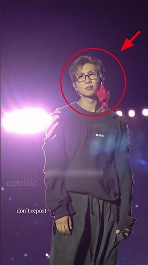 BTS wold tour Toronto DAY-2 Tae tesing Rm put keychain on his glasses #bts #btswoldtour #arrirang