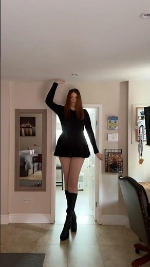 6’7” | 201cm Katie challenges the doorframe! #shorts