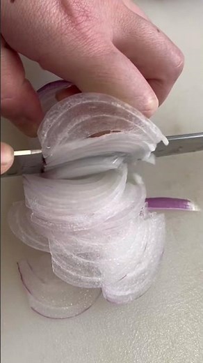 玉ねぎを薄切りにする【オニオンスライス】