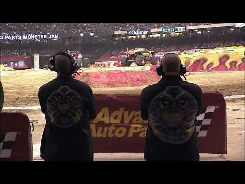 Monster Jam - Tom Meents & Maximum Destruction Monster Truck Vs. Eradicator in New Orleans - 2012