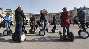 Gyroskate, gyroue, gyropode, connaissez-vous les engins de déplacement personnel? 👉 https://bit.ly/2N78Vxo | BFMTV